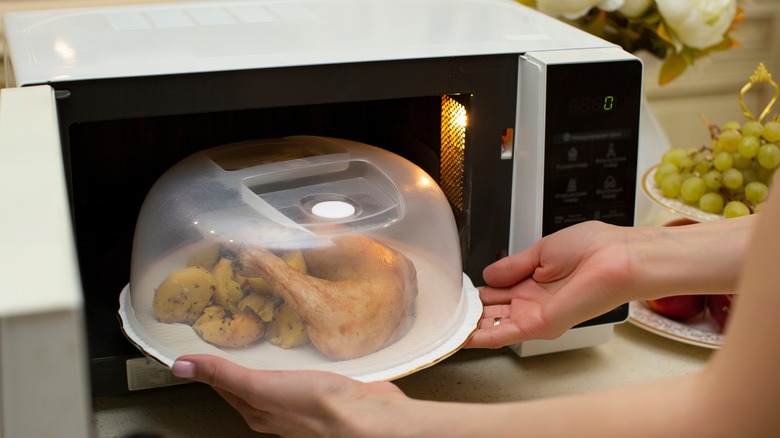 Mastering Microwave Magic: A Comprehensive Guide to Covering Food